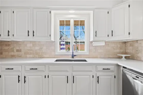 $615,000 | 9428 Wenonga Road, Leawood, KS 66206