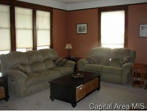 171 North Front Street Virginia, IL 62691 - Photo 3 of 10 Gallery Image 3