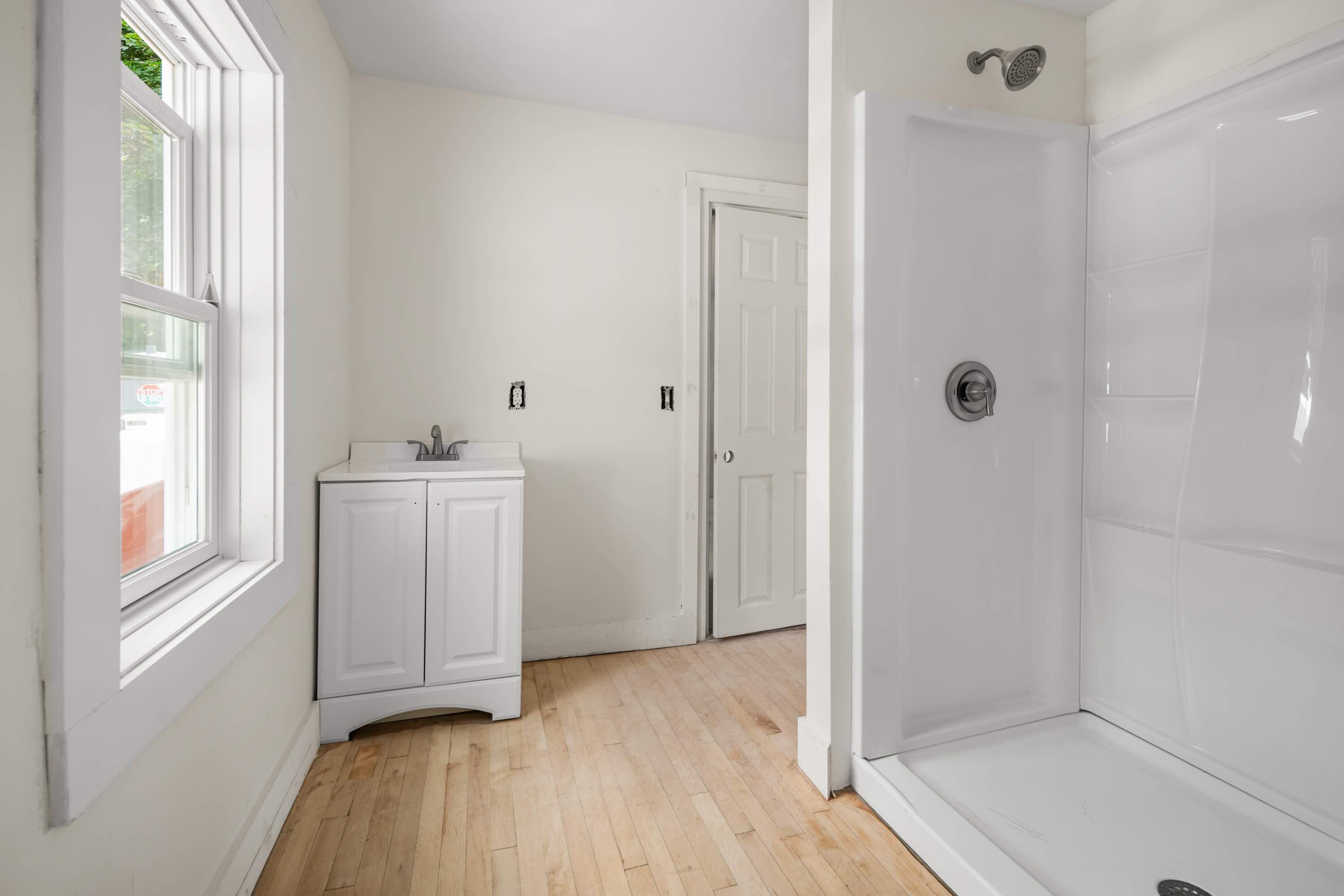 49 Manson Road Kittery, ME 03904 - Photo 25 of 30 1st Floor bath