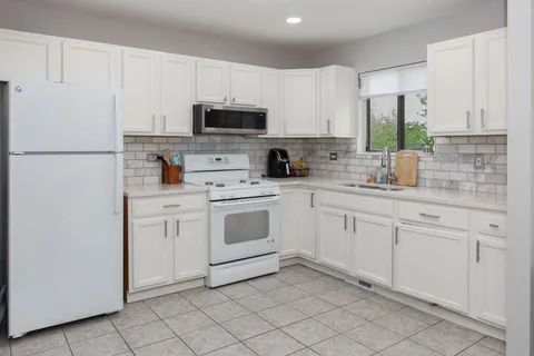 $305,000 | 614 Kakos Court, Zion, IL 60099