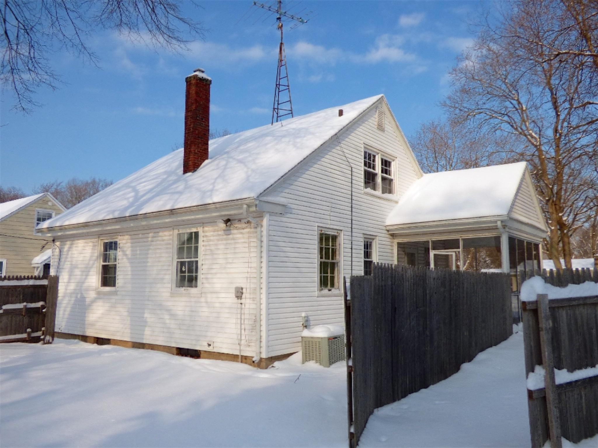 520 Montezuma Road Benton Harbor, MI 49022 - Photo 4 of 25 520_MontezumaRd_04