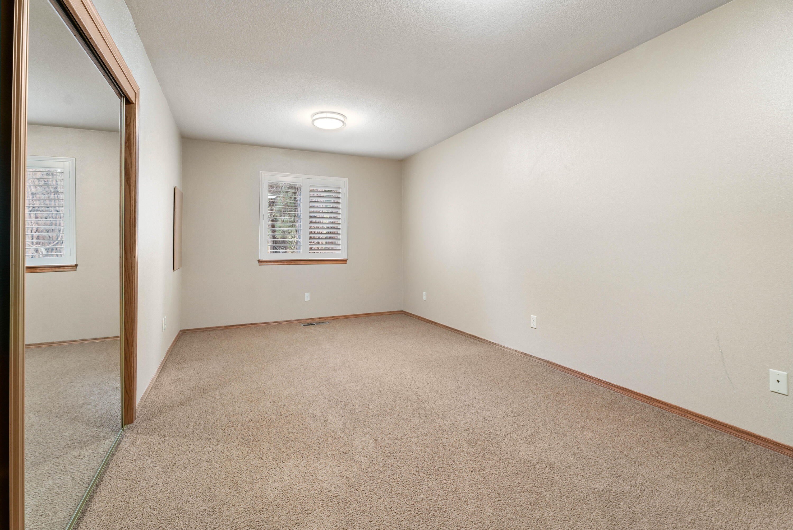 19405 Indian Summer Road Bend, OR 97702 - Photo 23 of 37 Bedroom 1