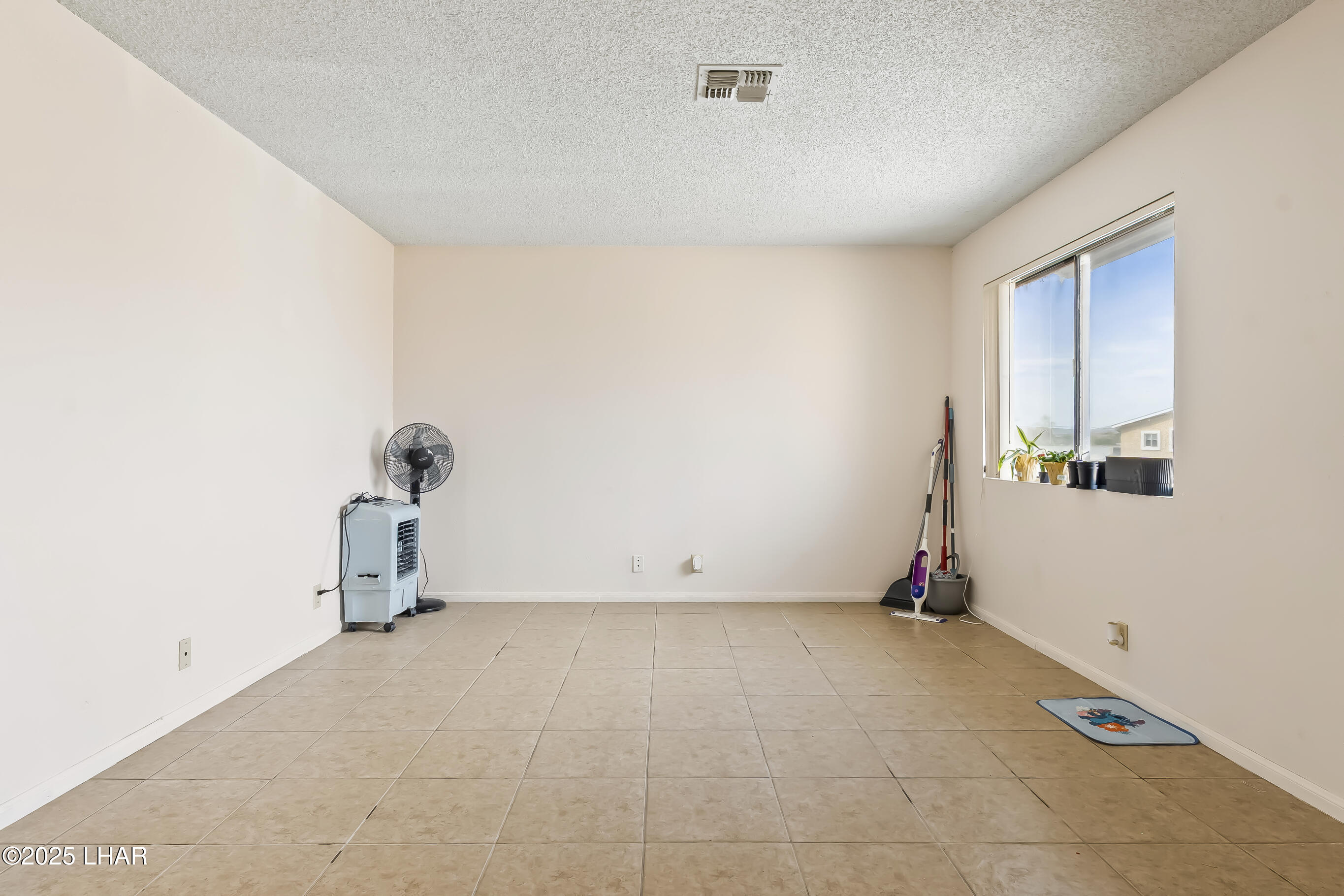 357 Rio Grande Court Bullhead City, AZ 86442 - Photo 4 of 21 _JON0003 (5)