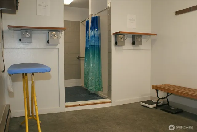 a view of entryway with a front door