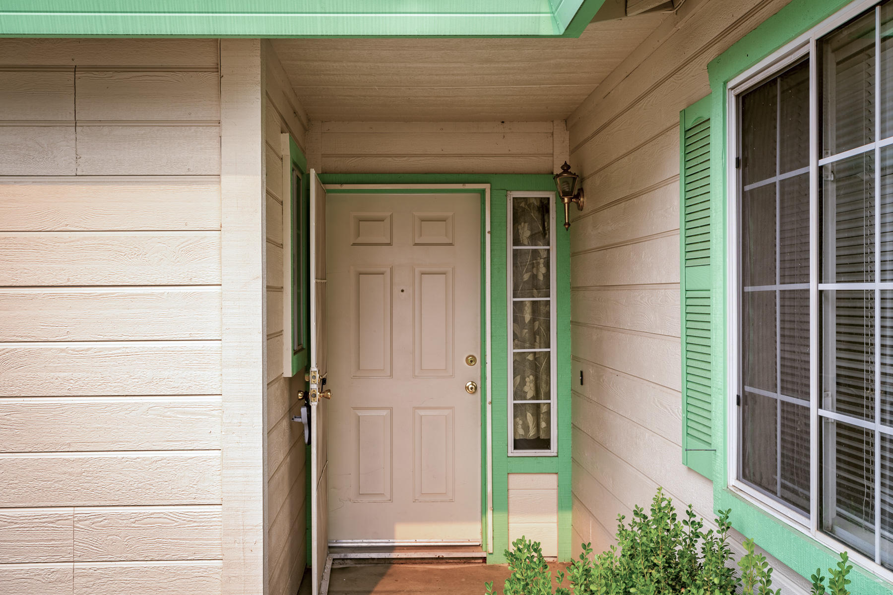 3339 Lawrence Road Redding, CA 96002 - Photo 2 of 18 a view of front door