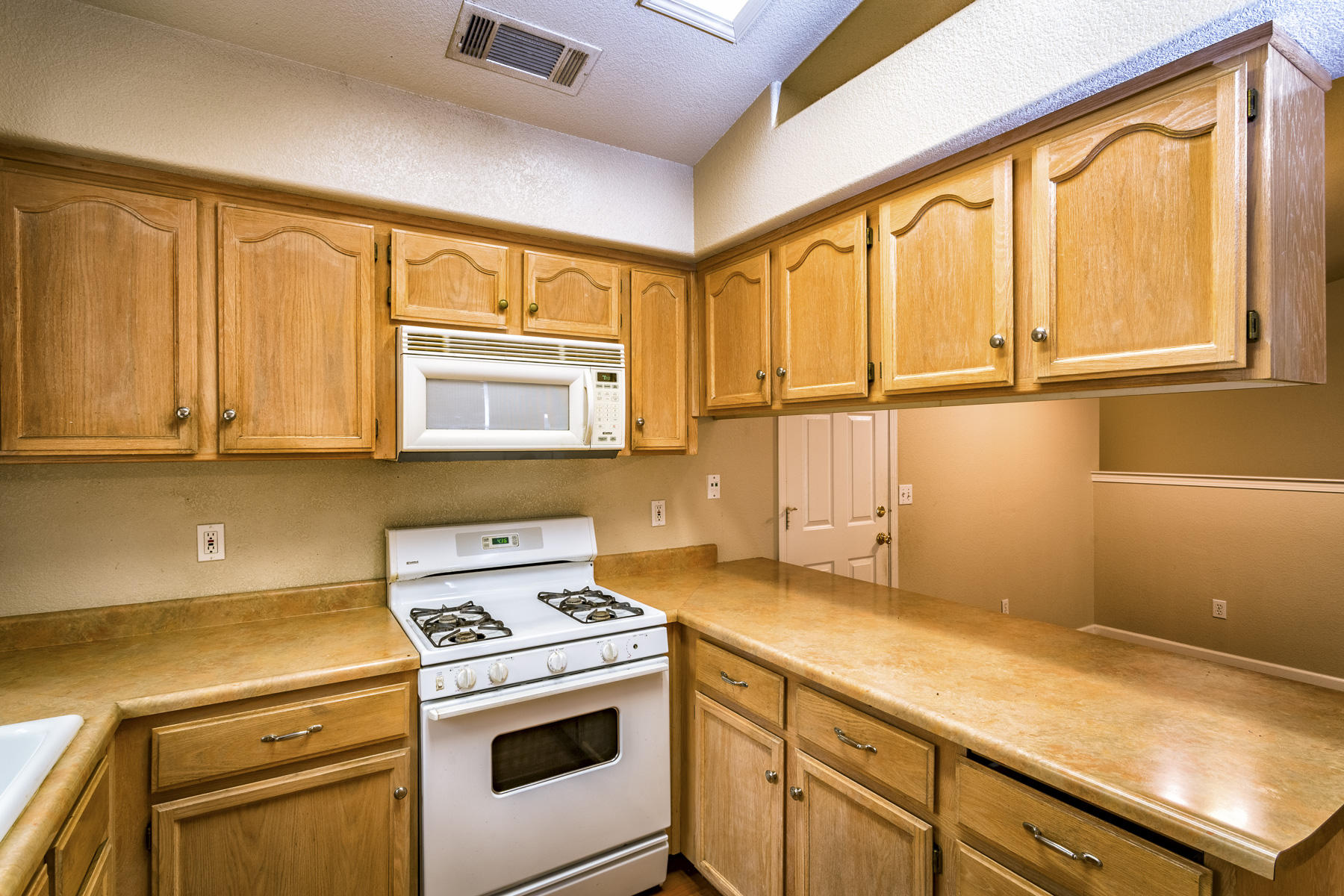 3339 Lawrence Road Redding, CA 96002 - Photo 4 of 18 a kitchen with a stove a sink and a refrigerator
