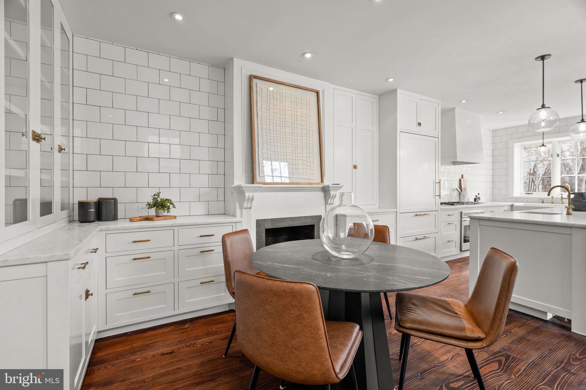 604 Spruce Street Philadelphia, PA 19106 - Photo 16 of 69 a view of a dining room with furniture and wooden floor