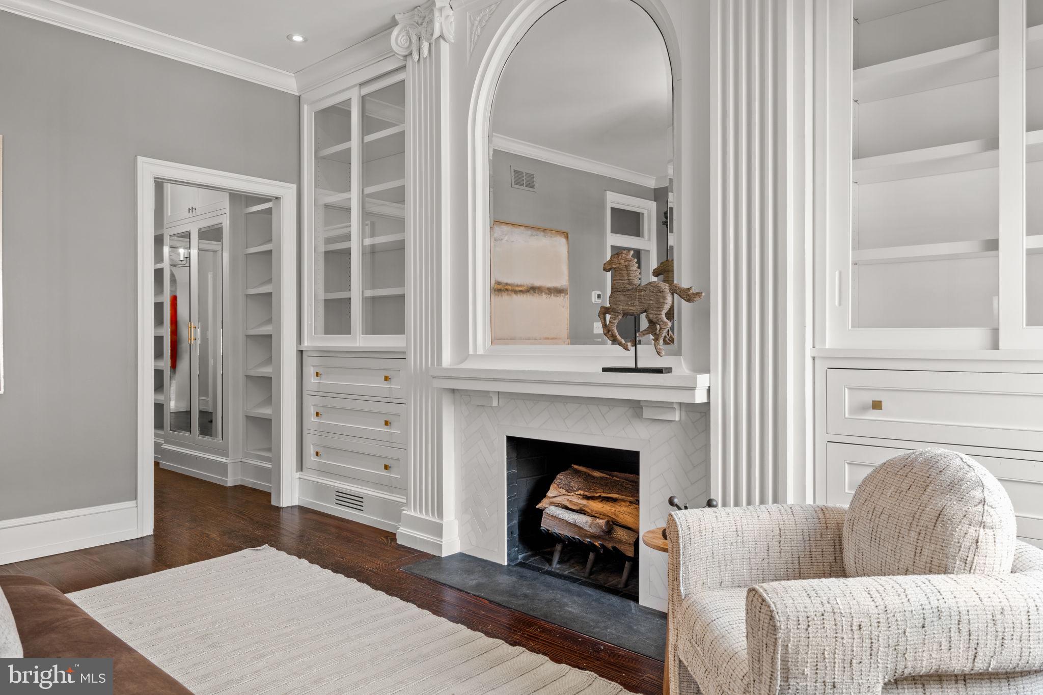 604 Spruce Street Philadelphia, PA 19106 - Photo 34 of 69 a living room with furniture and a fireplace