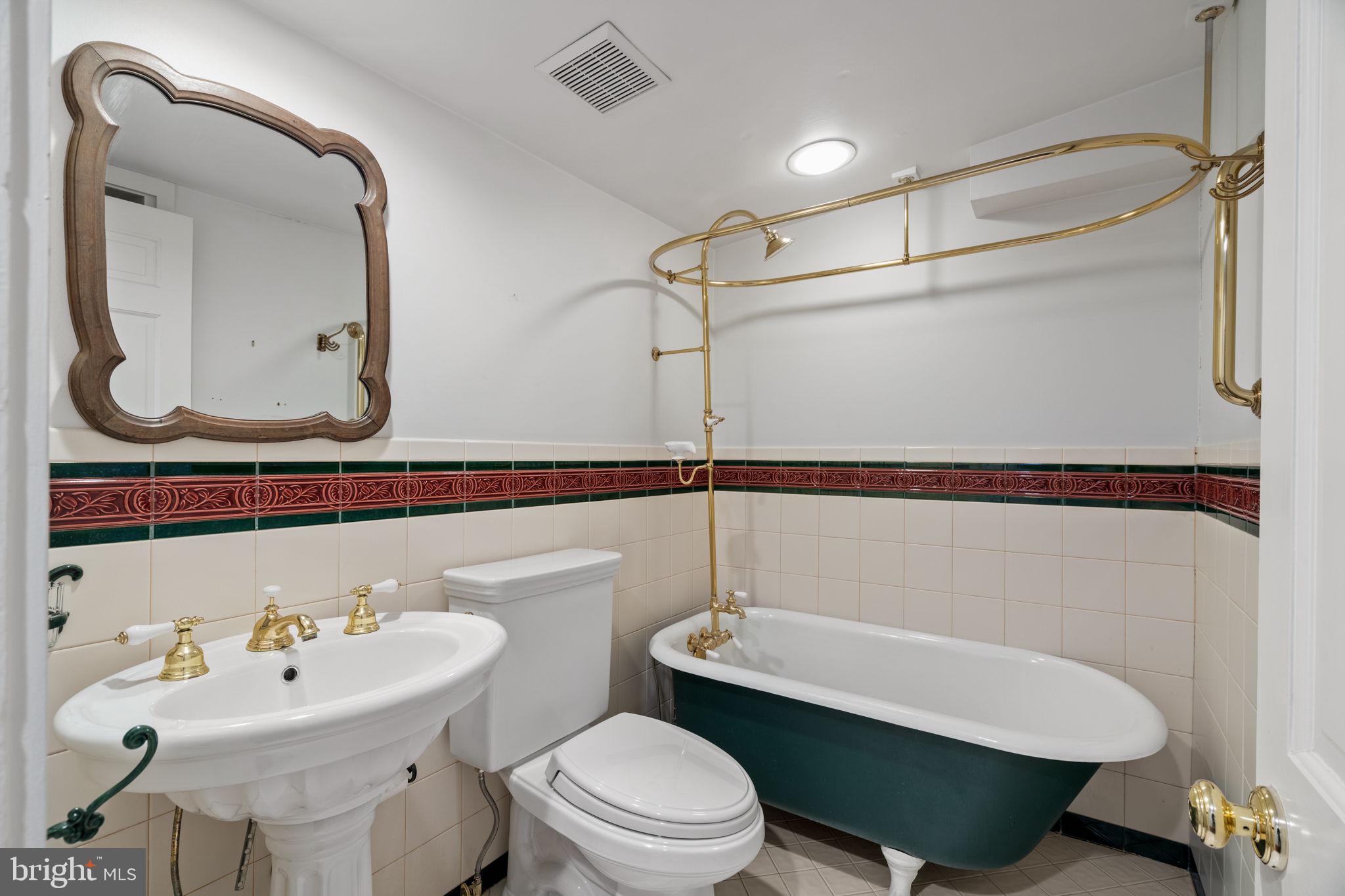 604 Spruce Street Philadelphia, PA 19106 - Photo 45 of 69 a bathroom with a sink toilet and shower