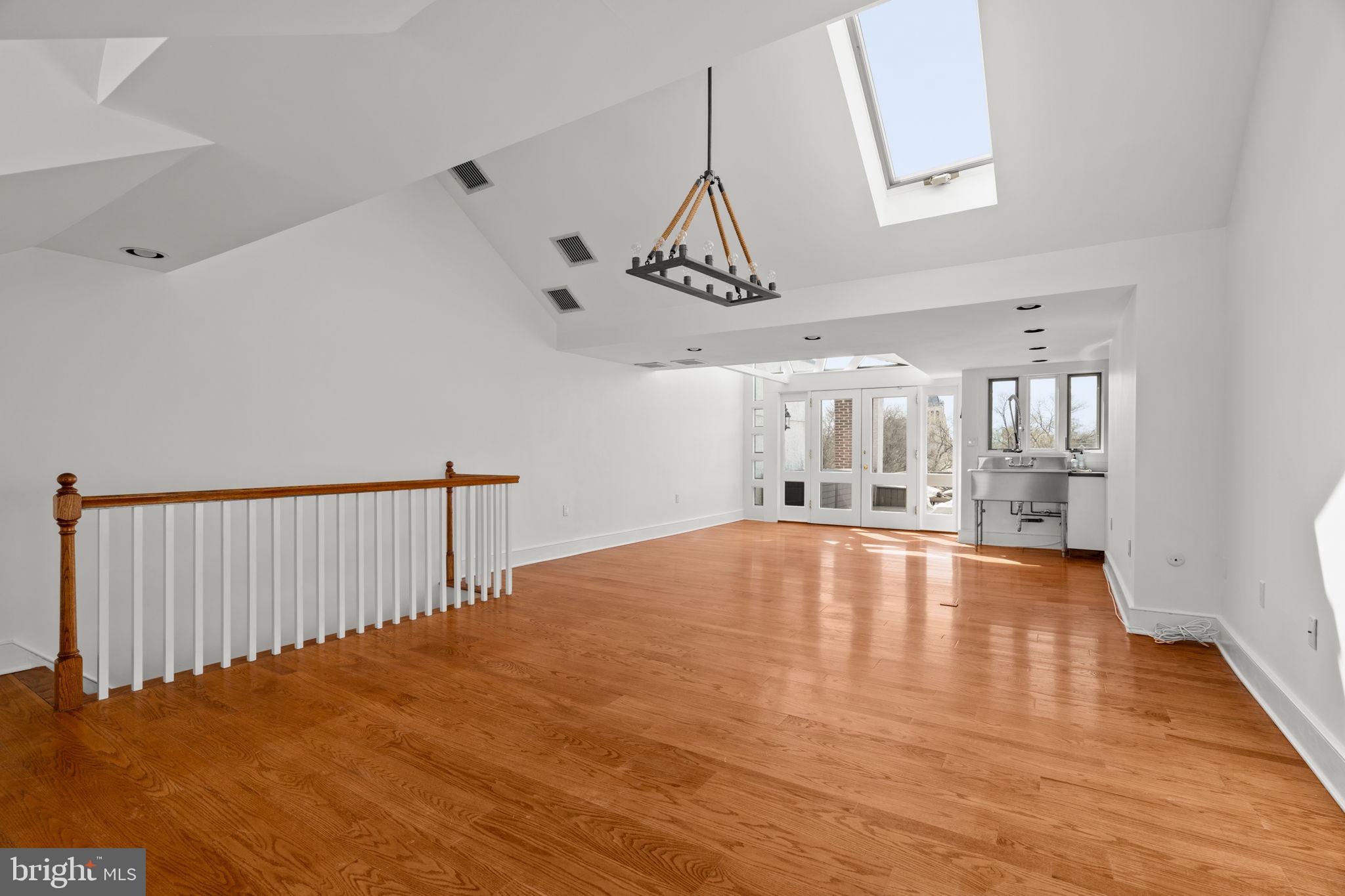 604 Spruce Street Philadelphia, PA 19106 - Photo 53 of 69 a view of an empty room with a window