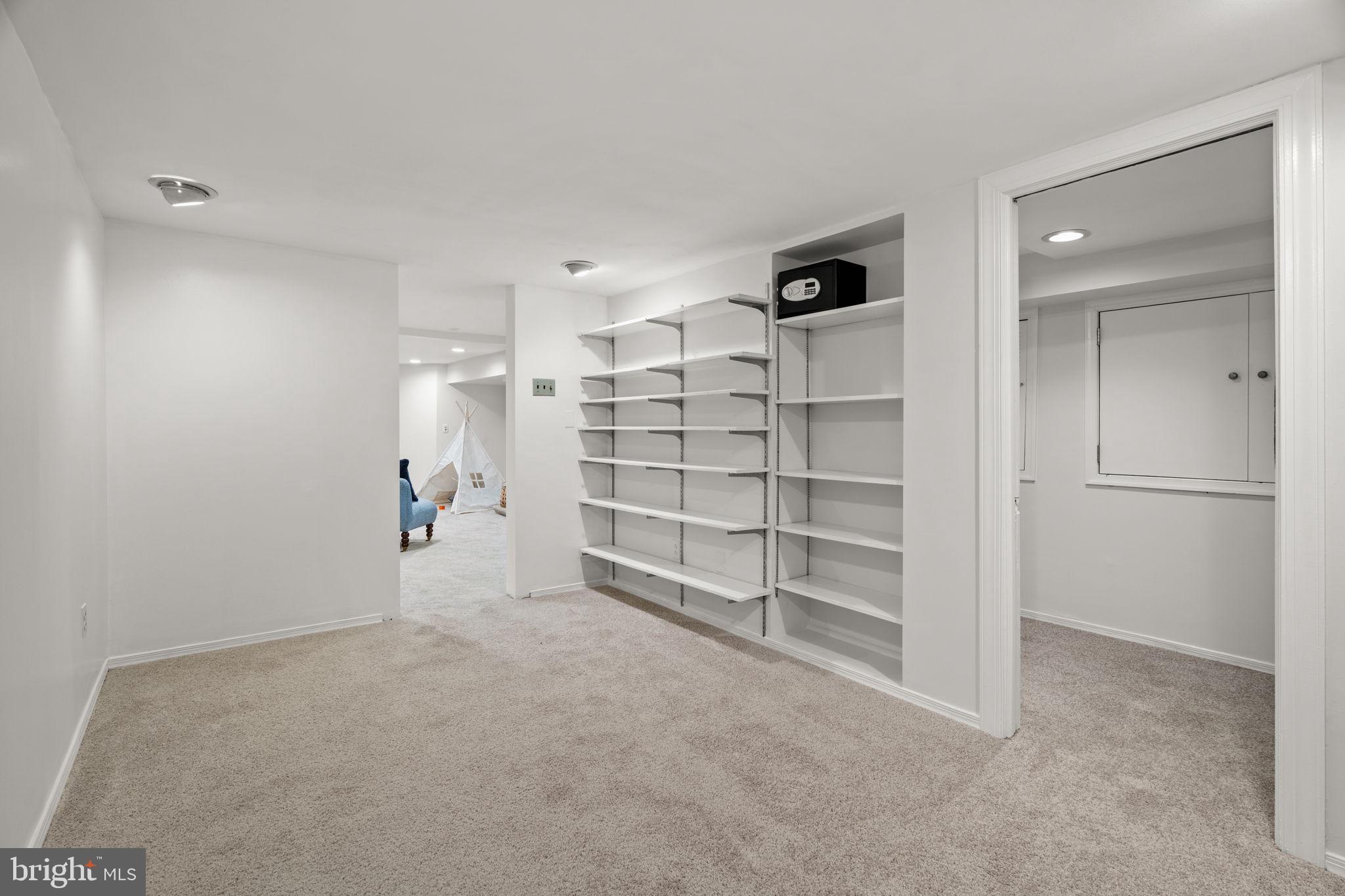604 Spruce Street Philadelphia, PA 19106 - Photo 59 of 69 a view of an empty room with a closet