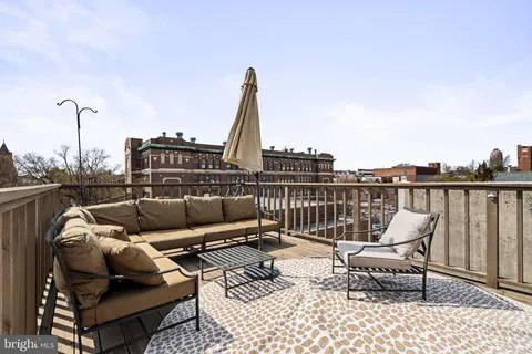 $2,100,000 | 604 Spruce Street, Philadelphia, PA 19106