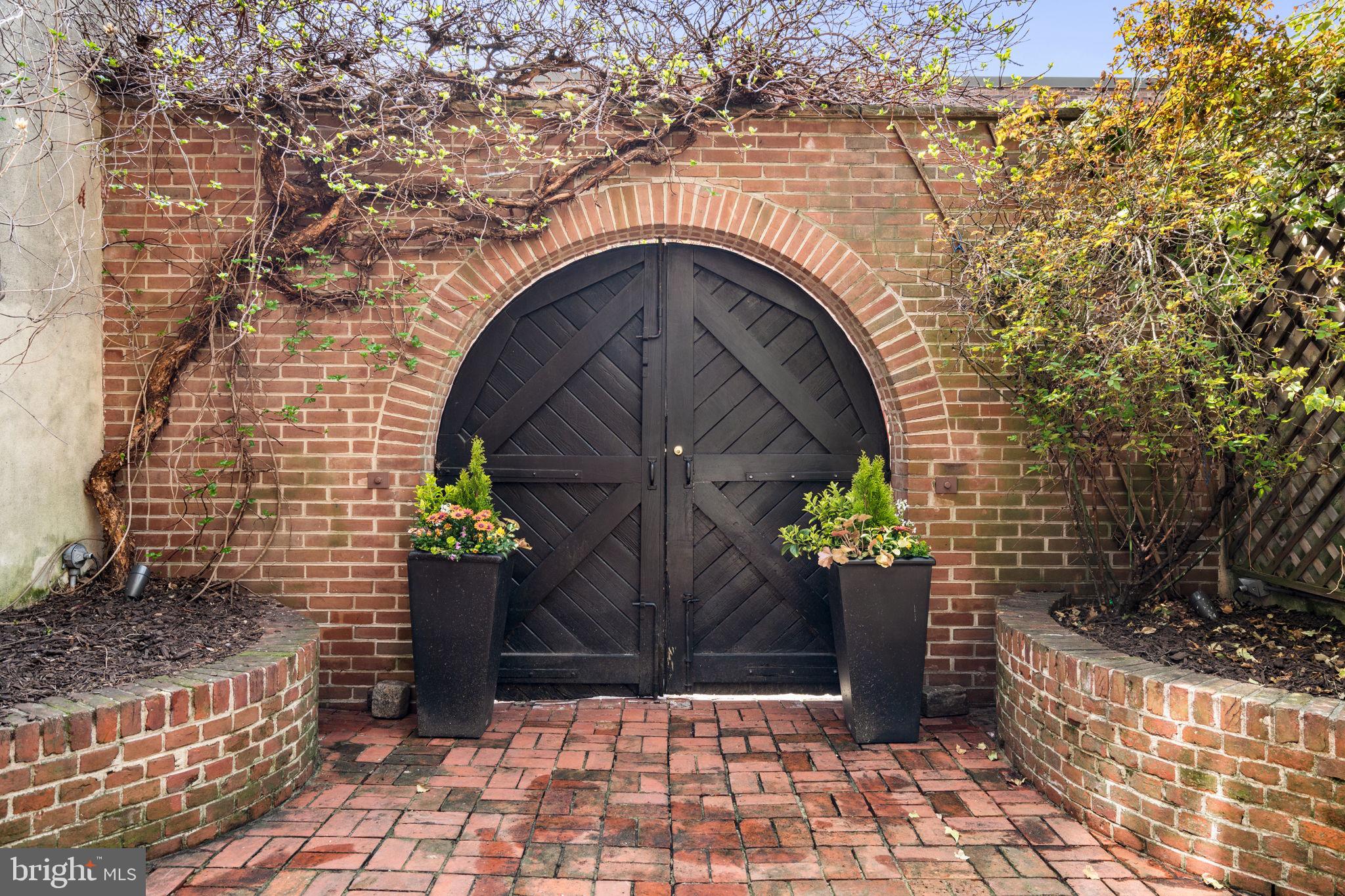 604 Spruce Street Philadelphia, PA 19106 - Photo 68 of 69 a view of entrance