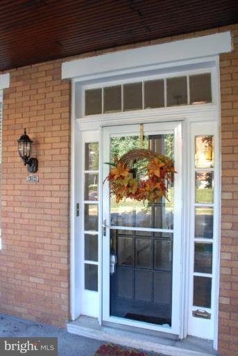 4204 Falls Road Baltimore, MD 21211 - Photo 2 of 21 Entrance / Foyer