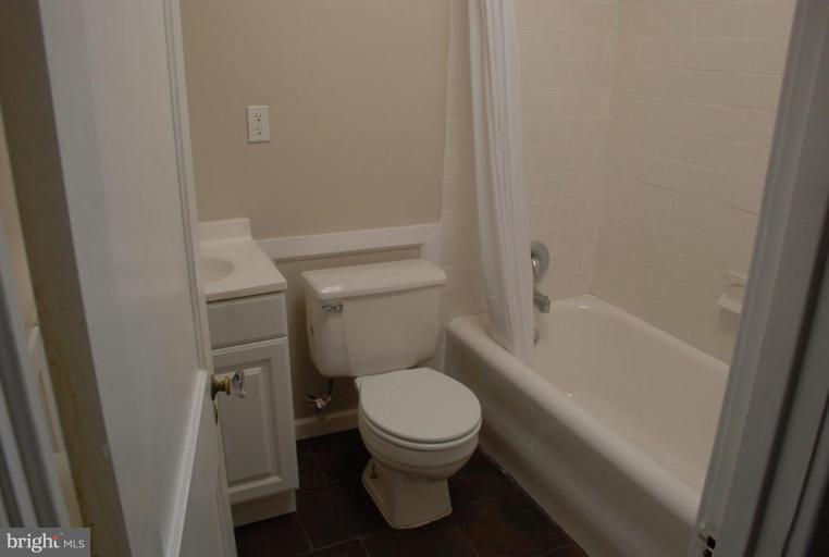 4204 Falls Road Baltimore, MD 21211 - Photo 14 of 21 Full bath on upper level