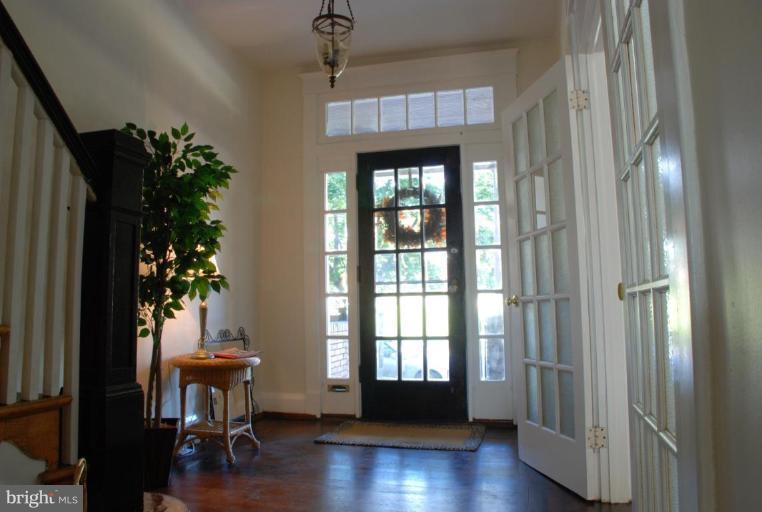 4204 Falls Road Baltimore, MD 21211 - Photo 3 of 21 Grand Entrance Foyer.