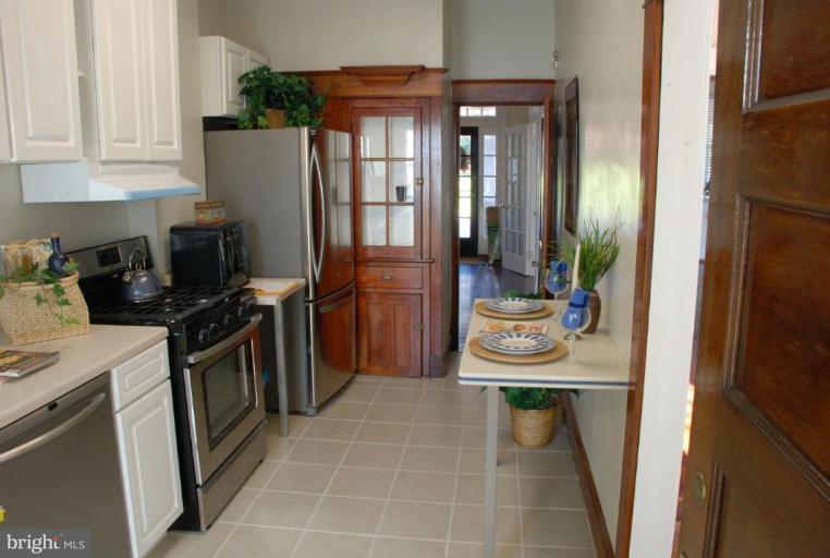 4204 Falls Road Baltimore, MD 21211 - Photo 4 of 21 Kitchen