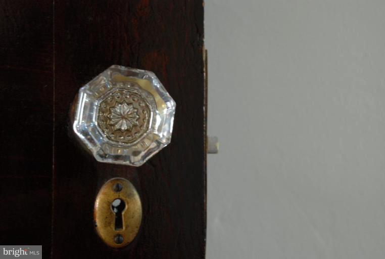 4204 Falls Road Baltimore, MD 21211 - Photo 8 of 21 Original glass door knobs throughout.