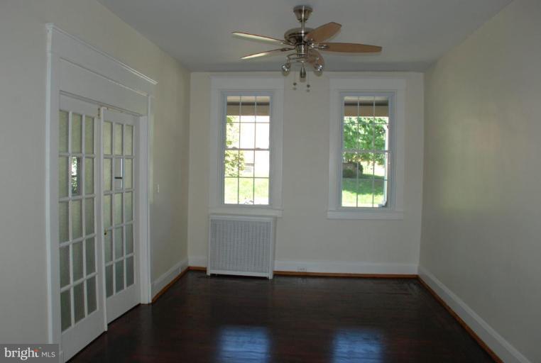 4204 Falls Road Baltimore, MD 21211 - Photo 10 of 21 Living Room #2