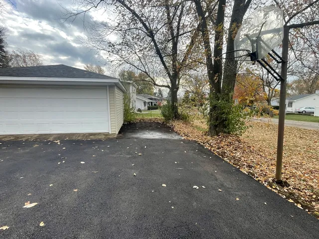 $399,900 | 321 Janet Avenue, Darien, IL 60561