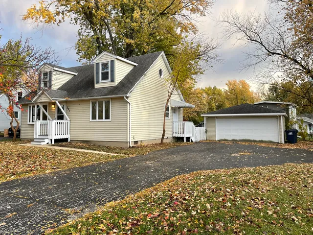 $399,900 | 321 Janet Avenue, Darien, IL 60561