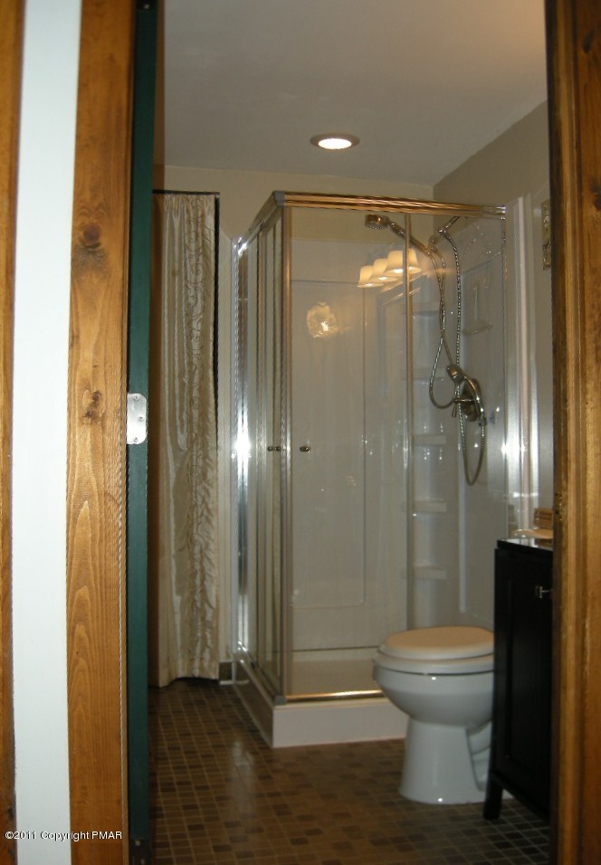 112 Spring Lane Cresco, PA 18326 - Photo 14 of 31 Main Bath