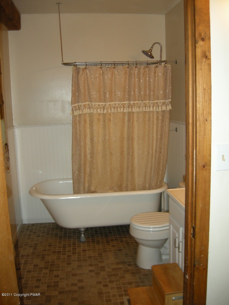 112 Spring Lane Cresco, PA 18326 - Photo 20 of 31 Second Bath