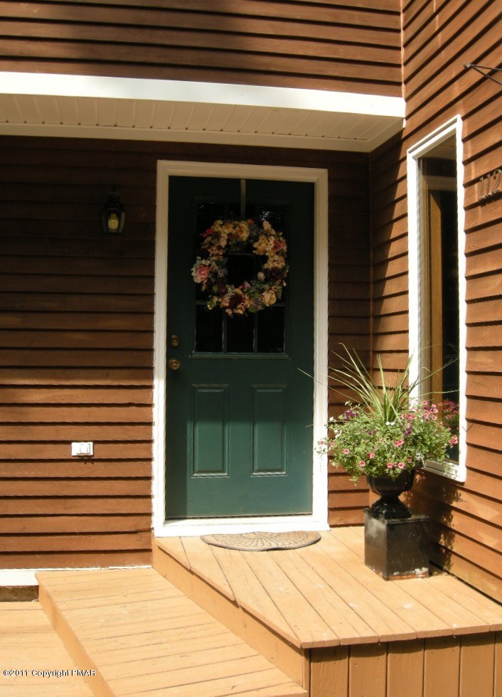 112 Spring Lane Cresco, PA 18326 - Photo 2 of 31 Entry