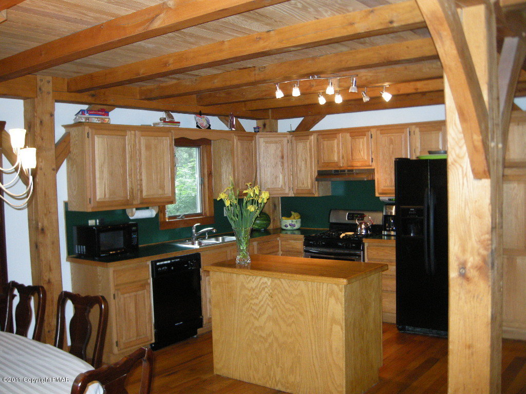 112 Spring Lane Cresco, PA 18326 - Photo 8 of 31 Kitchen