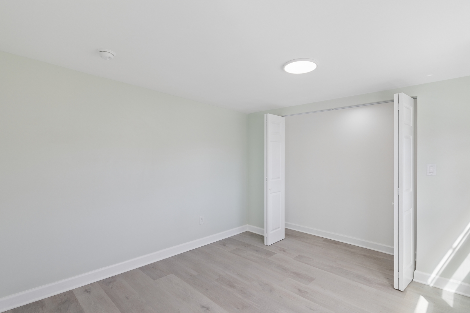 6347 South Kenneth Avenue Chicago, IL 60629 - Photo 14 of 40 a view of an empty room