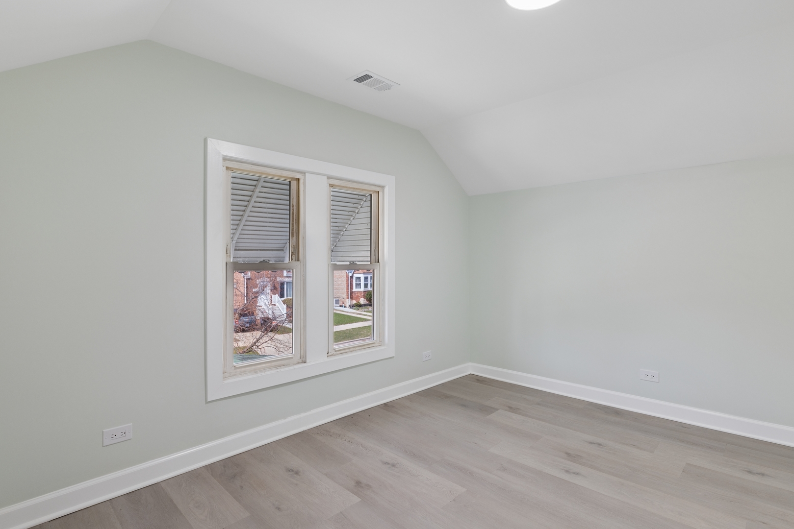 6347 South Kenneth Avenue Chicago, IL 60629 - Photo 16 of 40 an empty room with window