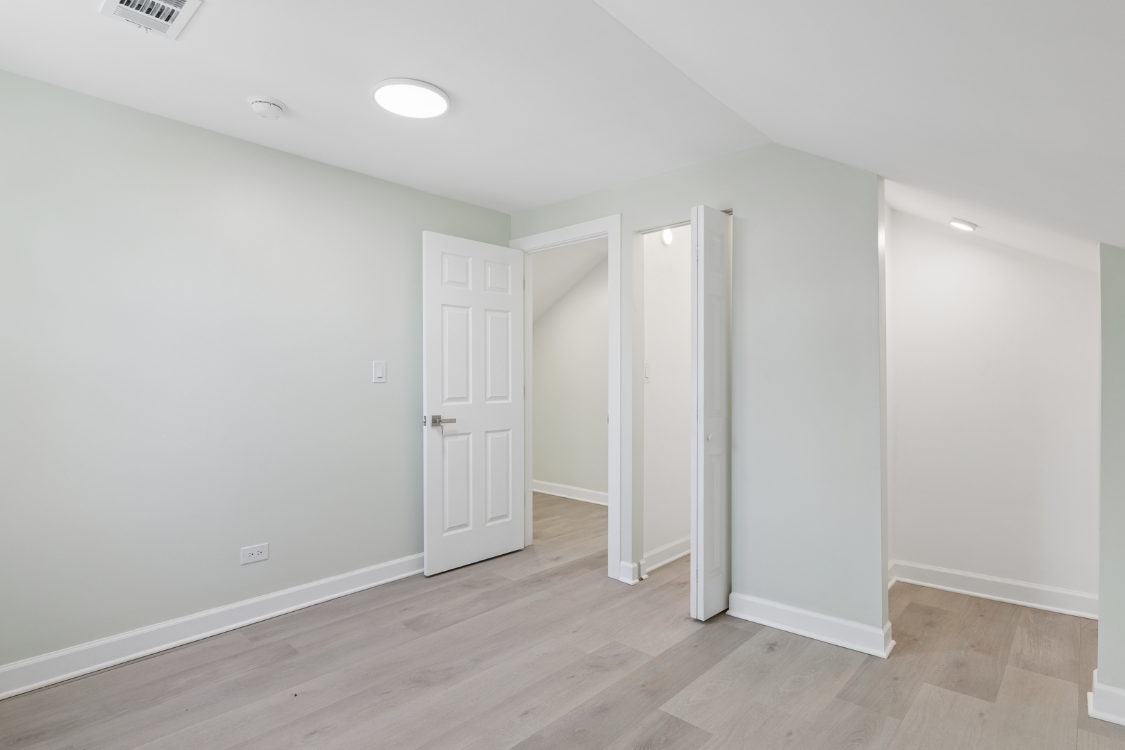 6347 South Kenneth Avenue Chicago, IL 60629 - Photo 18 of 40 a view of an empty room