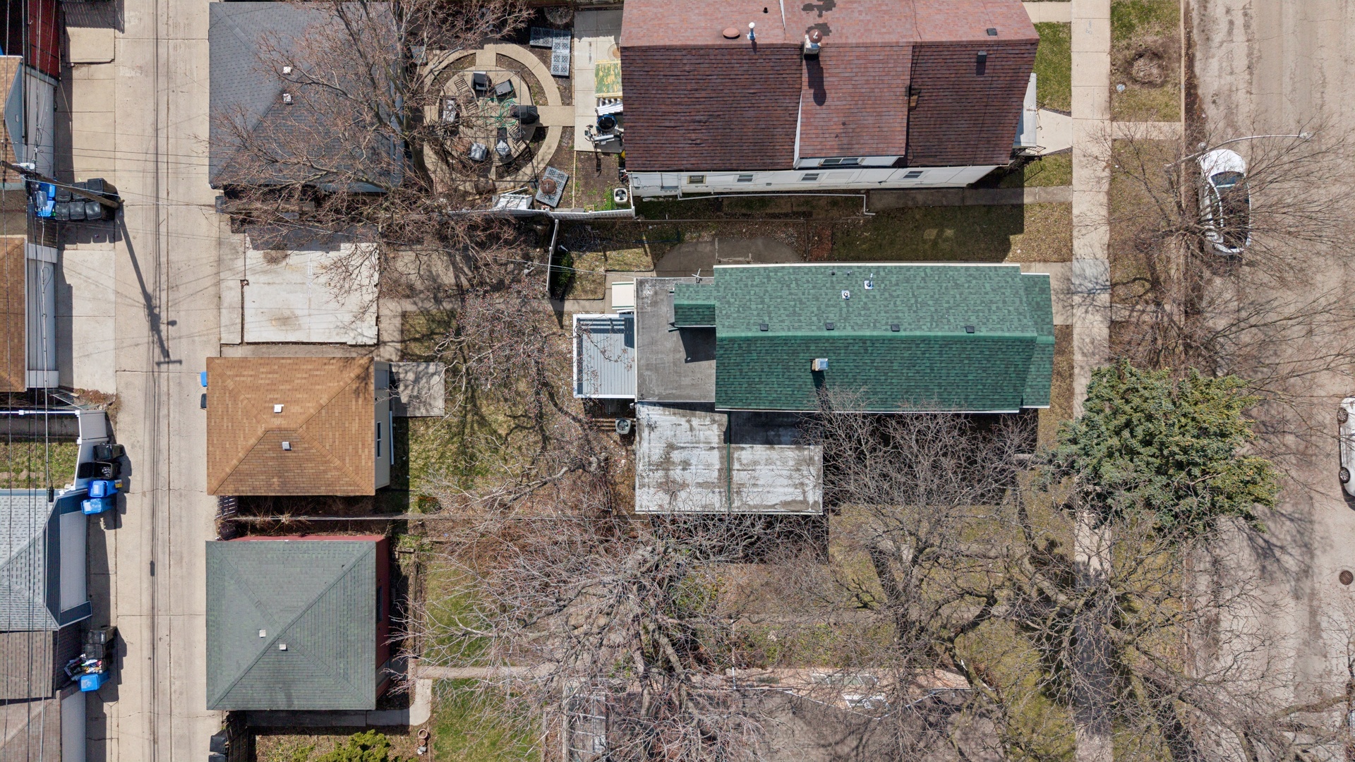6347 South Kenneth Avenue Chicago, IL 60629 - Photo 30 of 40 an aerial view of a house with a yard