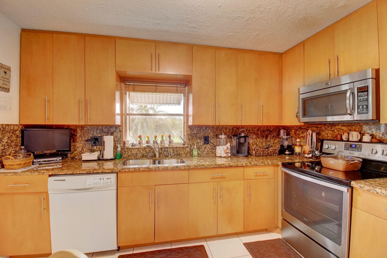 6037 Lasalle Road Delray Beach, FL 33484 - Photo 10 of 30 lasalle 19