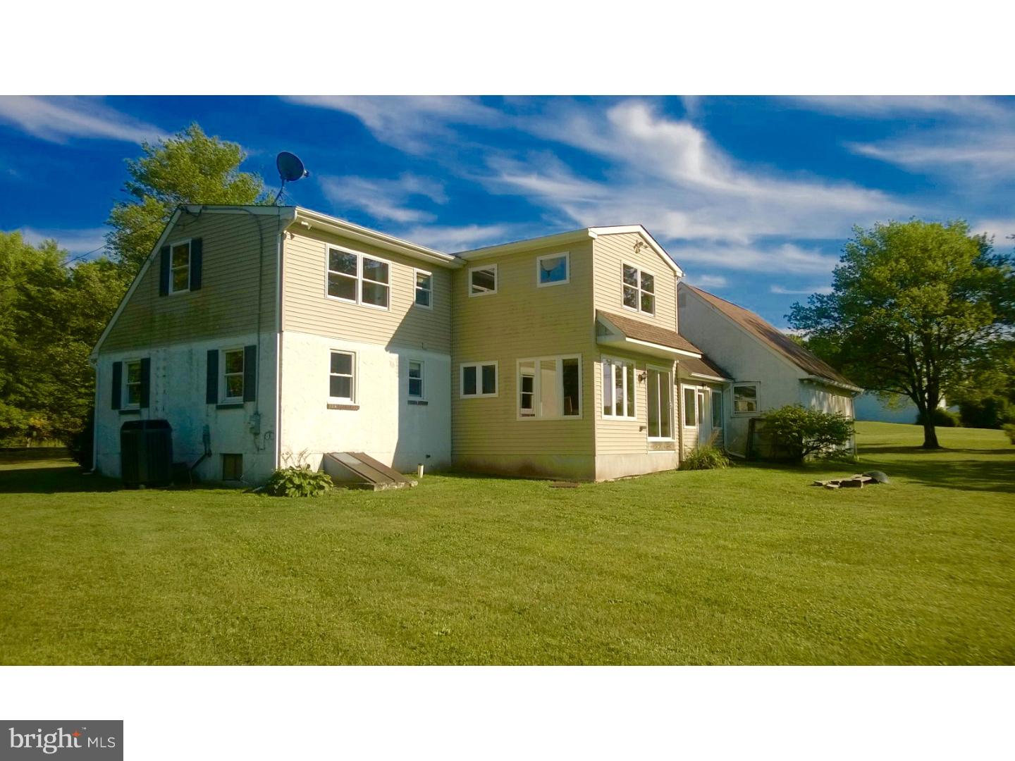 2792 Bedminster Road Perkasie, PA 18944 - Photo 4 of 19 Exterior Back