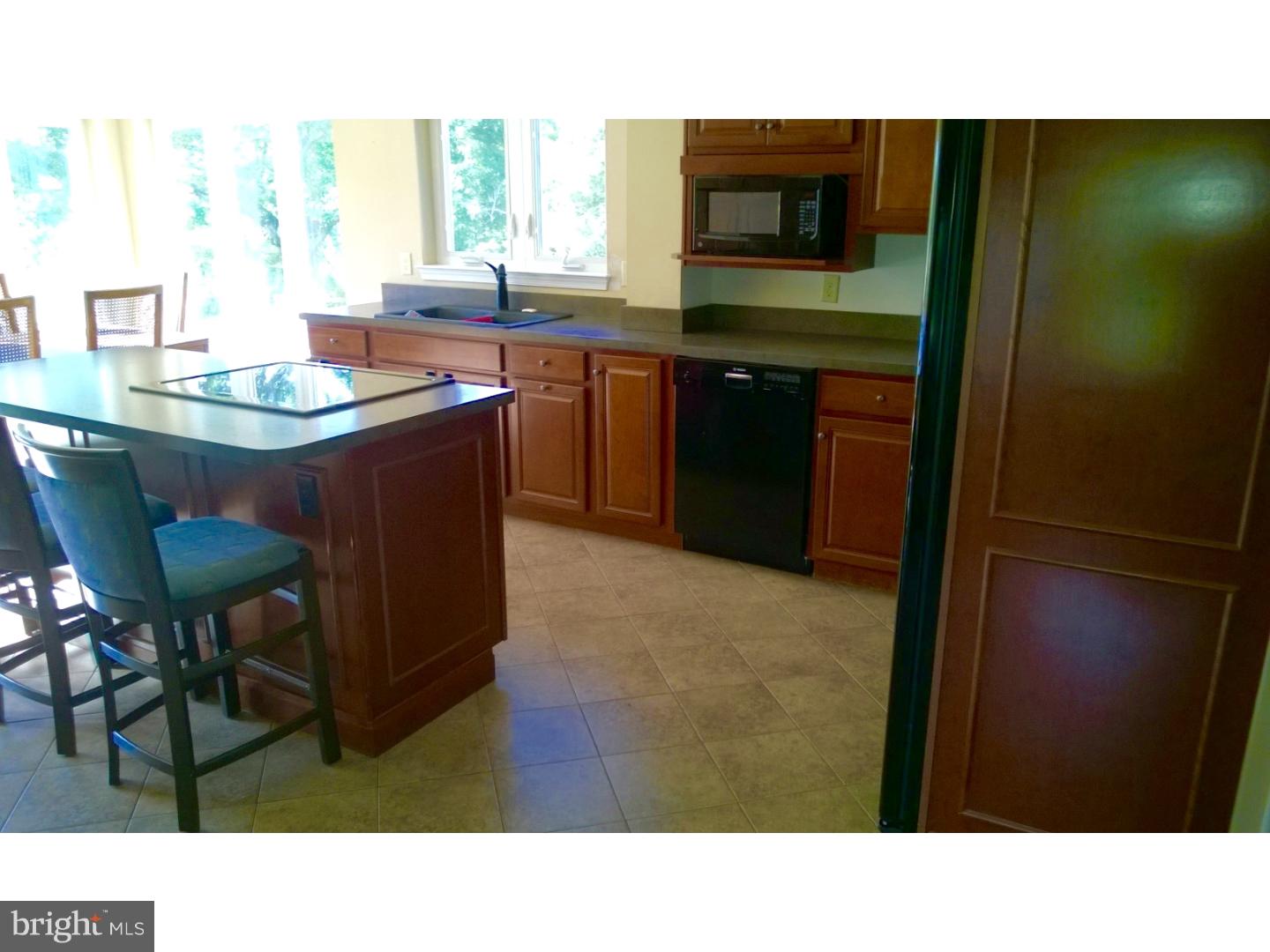 2792 Bedminster Road Perkasie, PA 18944 - Photo 5 of 19 Kitchen
