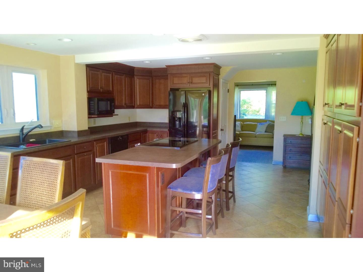 2792 Bedminster Road Perkasie, PA 18944 - Photo 7 of 19 Kitchen