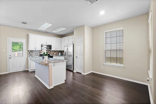 $2,000 | 15 Blue Creek Place, The Woodlands, TX 77382