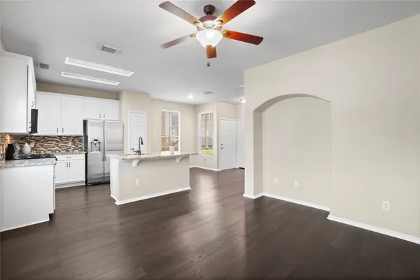 $2,000 | 15 Blue Creek Place, The Woodlands, TX 77382