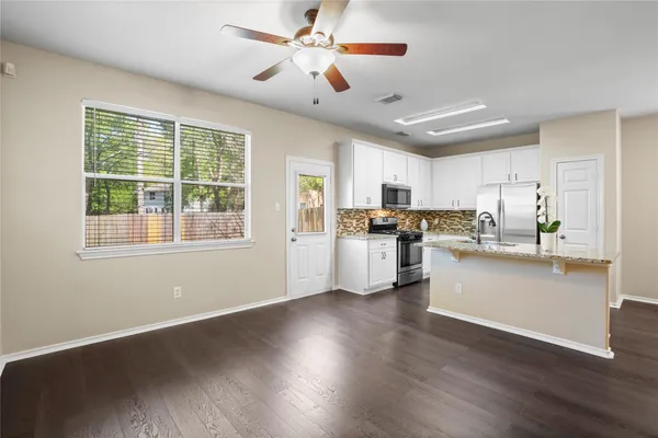 $2,000 | 15 Blue Creek Place, The Woodlands, TX 77382