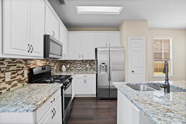 $2,000 | 15 Blue Creek Place, The Woodlands, TX 77382