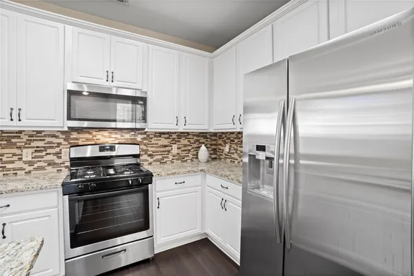 $2,000 | 15 Blue Creek Place, The Woodlands, TX 77382