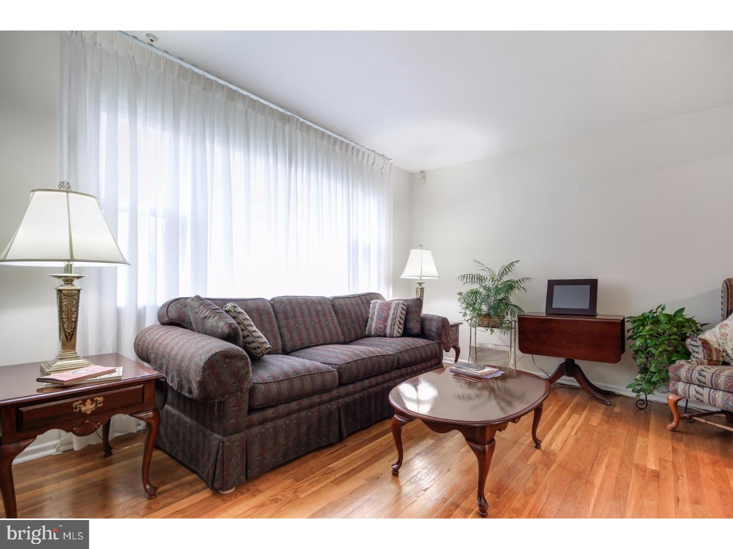 906 Woodlane Road Mount Holly, NJ 08060 - Photo 3 of 20 Gallery Image 3
