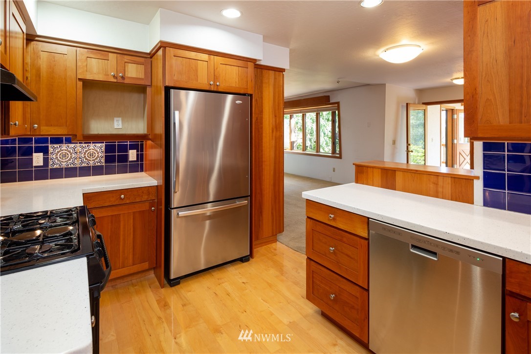 5852 Storr Road Ferndale, WA 98248 - Photo 9 of 25 a kitchen with stainless steel appliances a refrigerator and a stove