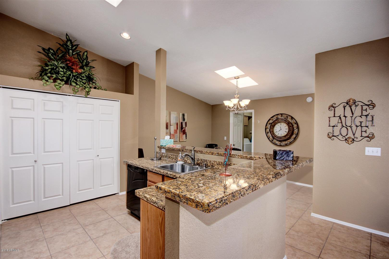2059 East Brown Road, Unit 47 Mesa, AZ 85213 - Photo 4 of 26 Brown - #47 (23)
