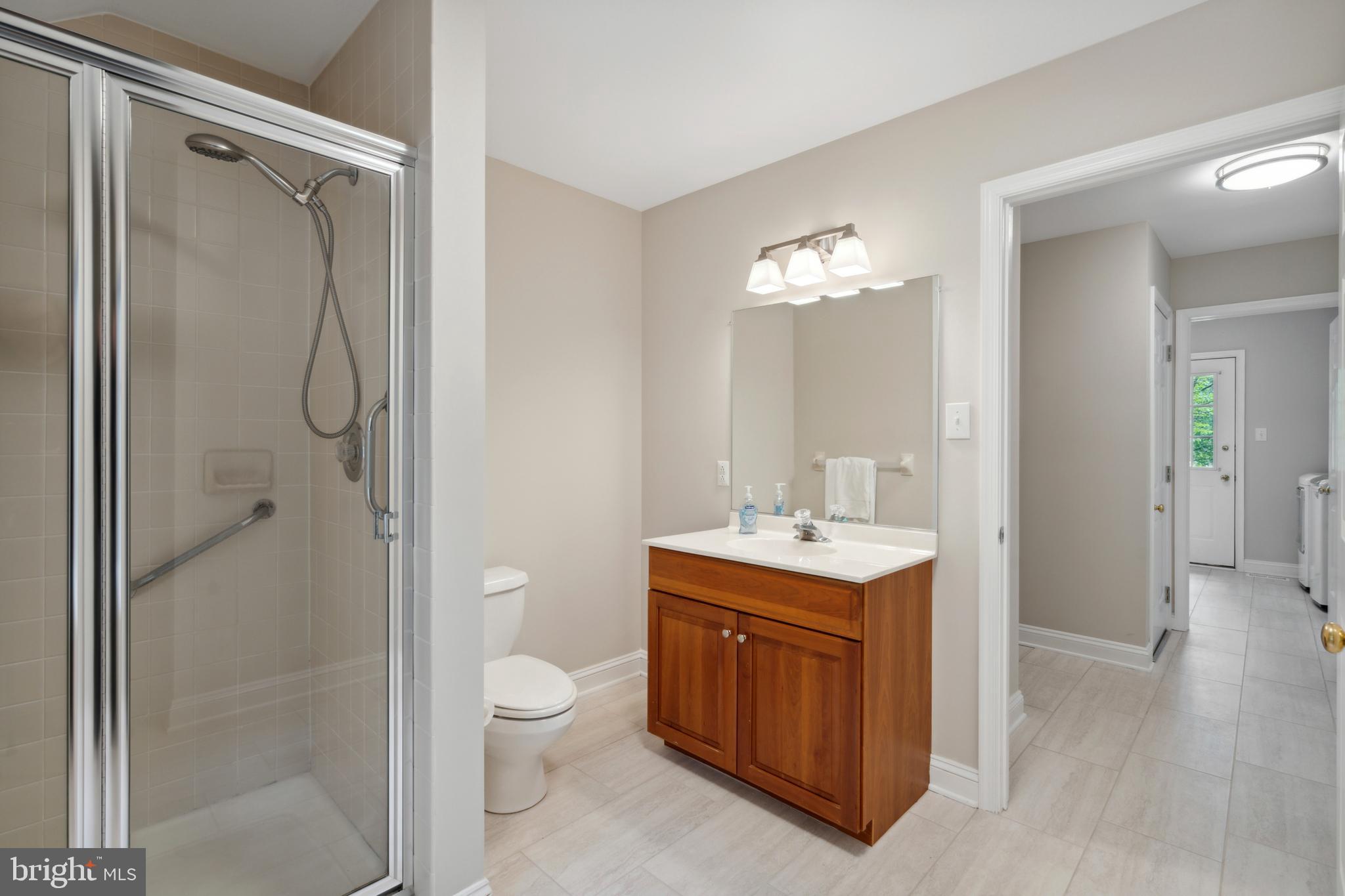 6 Paul Road Wayne, PA 19087 - Photo 21 of 52 1st Floor Full Bathroom