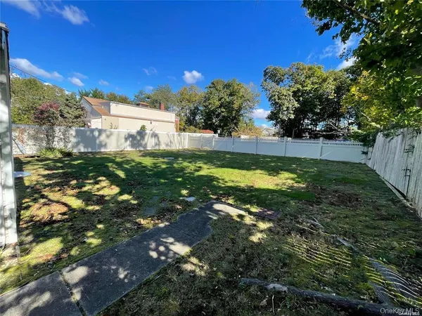 $4,000 | 217 Greeley Avenue, Sayville, NY 11782