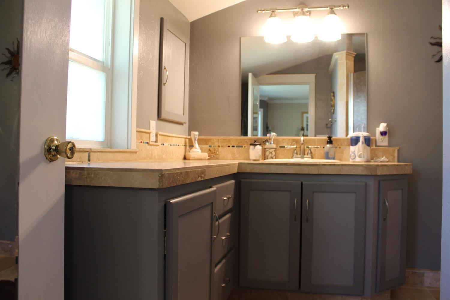 1806 Thomas Road Medford, OR 97501 - Photo 13 of 32 Additional Photo