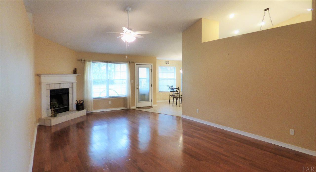 5979 Ridgeview Drive Milton, FL 32570 - Photo 5 of 34