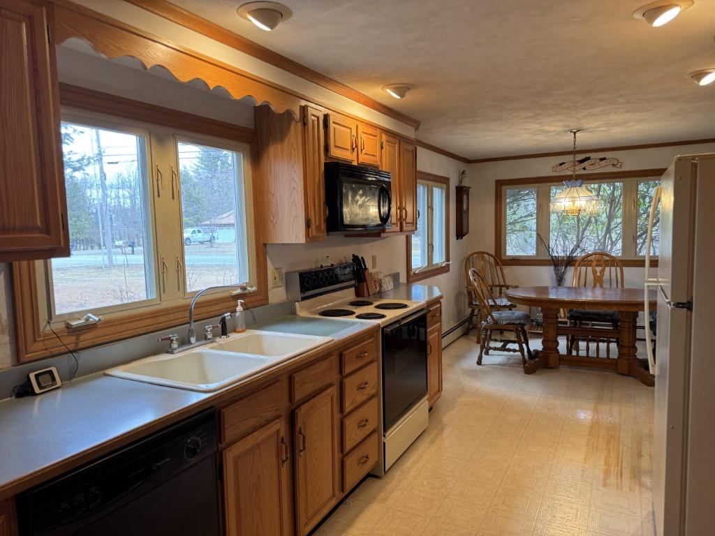 118 Winnicutt Road Stratham, NH 03885 - Photo 2 of 17